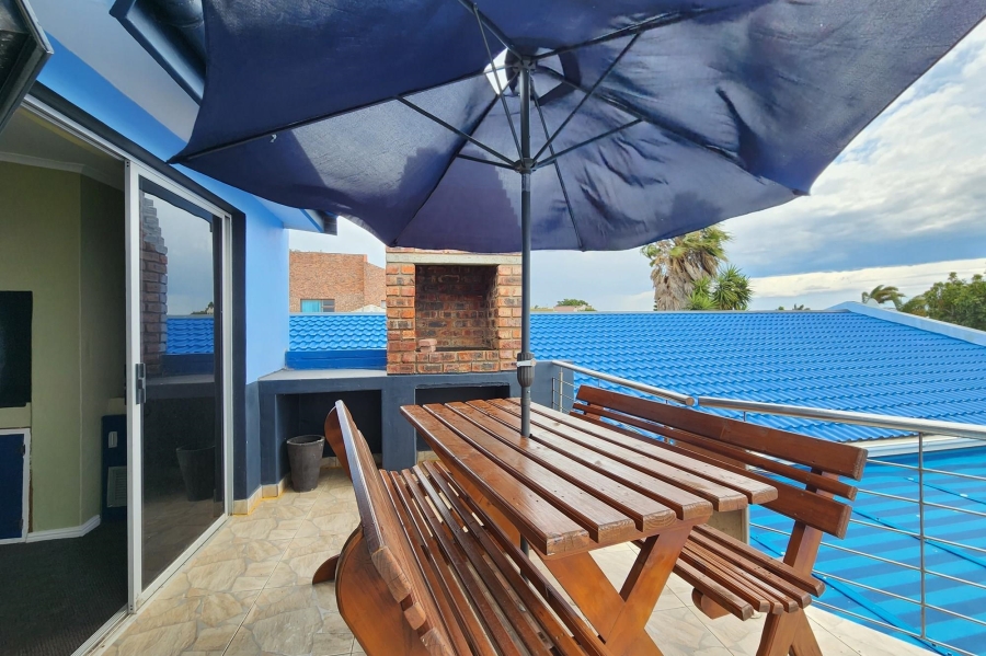 8 Bedroom Property for Sale in Wavecrest Eastern Cape